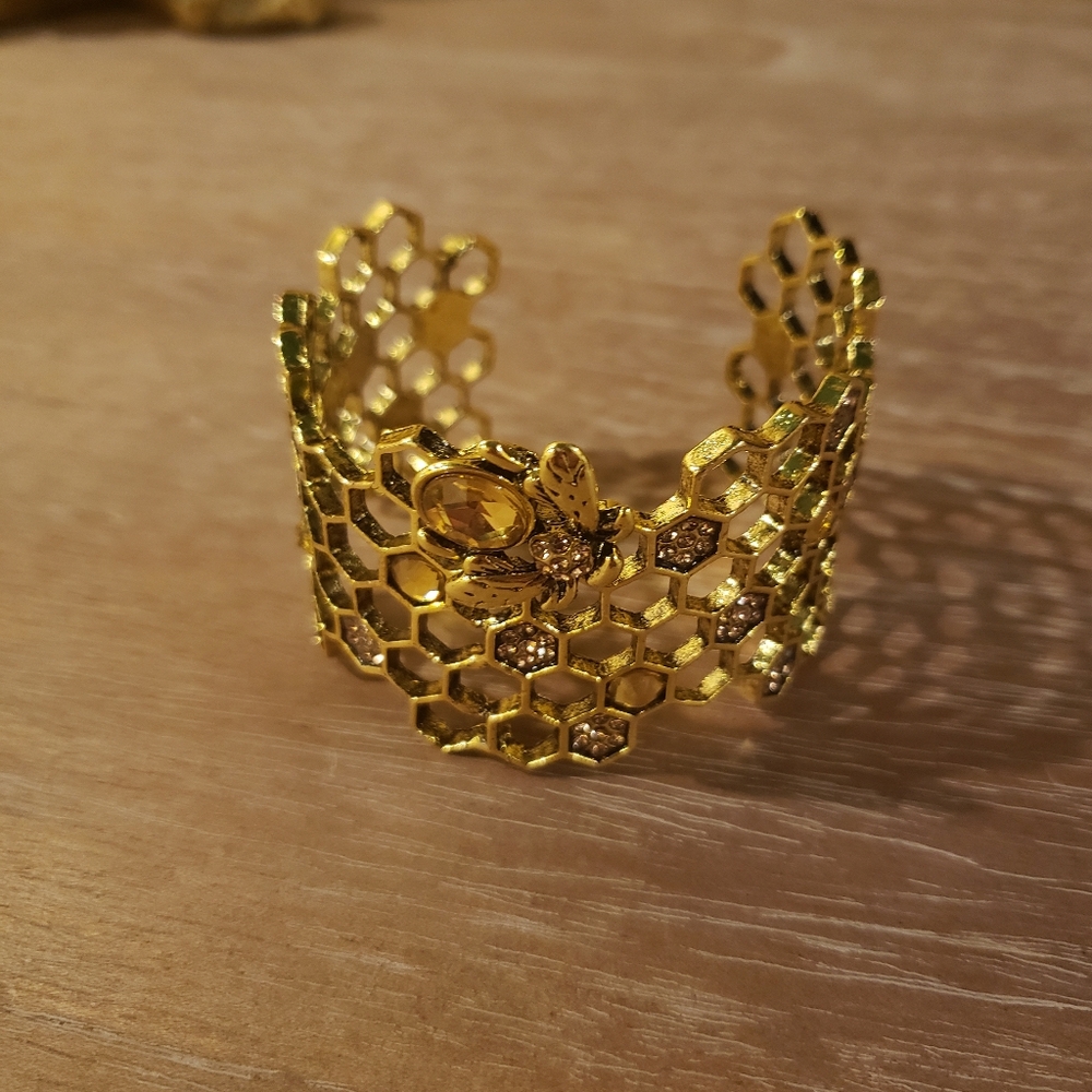 NEW! Gold Honeycomb Bee Cuff  Bracelet with Gold Accents - Picture 4 of 7